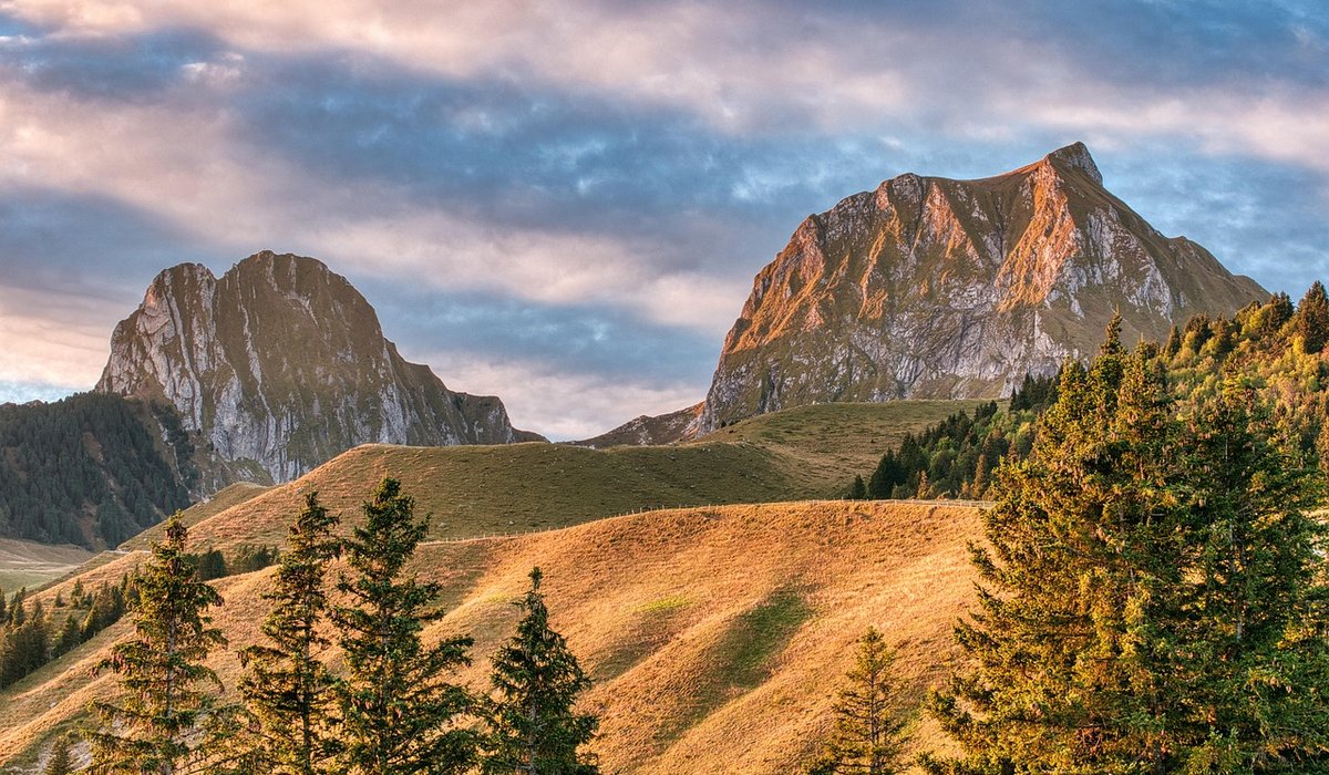 Balancing Foreground and Background in Landscape Composition